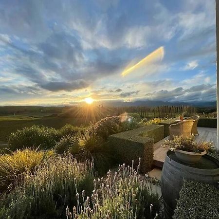 Luxury Cottage With Stunning Vineyard Views Renwick Esterno foto