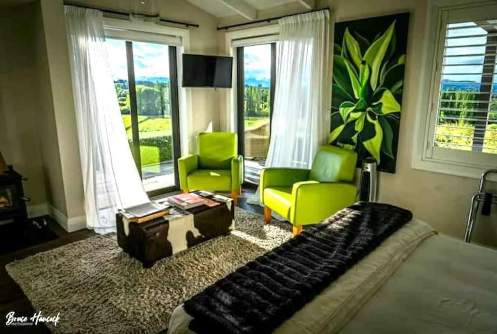 Luxury Cottage With Stunning Vineyard Views Renwick Esterno foto