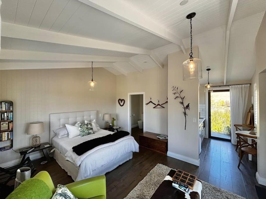 Luxury Cottage With Stunning Vineyard Views Renwick Esterno foto
