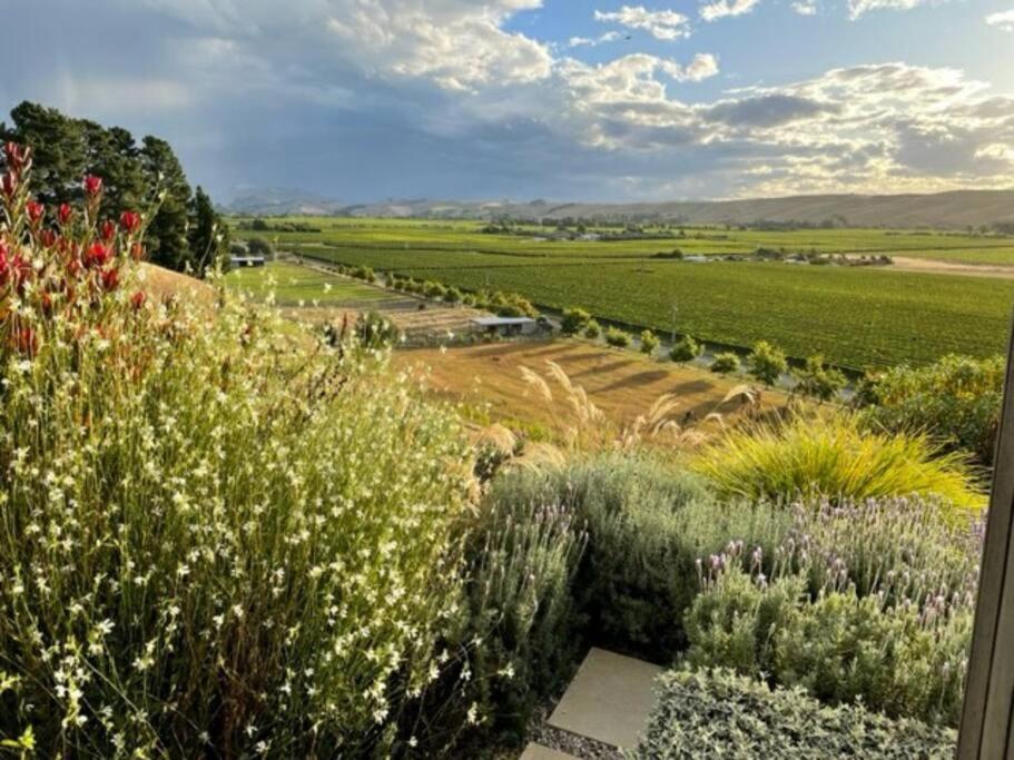 Luxury Cottage With Stunning Vineyard Views Renwick Esterno foto